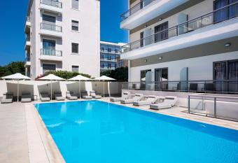 Angela Downtown Hotel has Balcony rooms