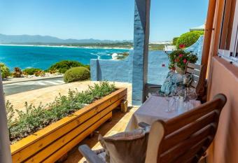 Nietverdiend Self Catering allows 18 year olds to book a room