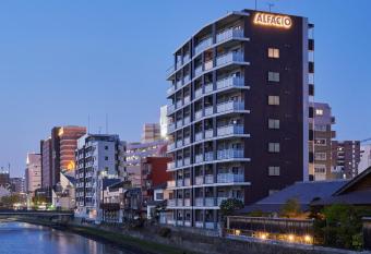 ALFACIO RIVERSIDE STAY HAKATA allows 18 year olds to book a room