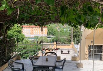 Maison 2 chambres grande terrasse ales proche gare has Balcony rooms