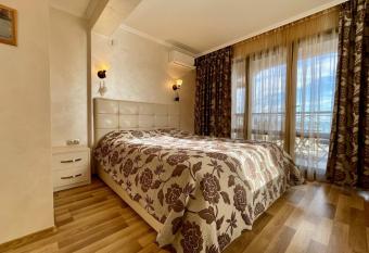 Luxurious 2 BR Appt at the Black Sea Coast has Balcony rooms