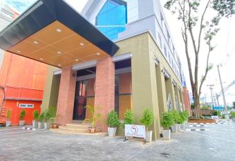 Manomon residence                                                has Balcony rooms