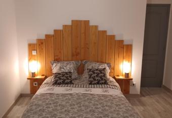 la maison du bonheur allows 18 year olds to book a room