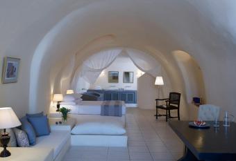 Zannos Melathron allows 18 year olds to book a room