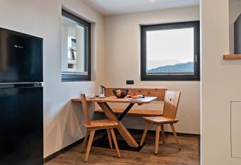 Villa Lara L  rche has Balcony rooms