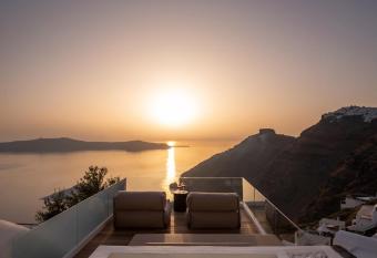 Agnadema Apartments has rooms with a private hot tub