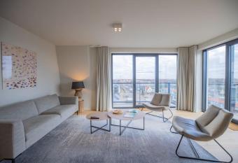 Georgie Light, lofty and luxurious has Balcony rooms