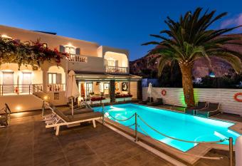 Stelios Place has Balcony rooms