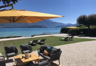 Lakeside Villa - Sevrier - Direct access to the lake has Balcony rooms