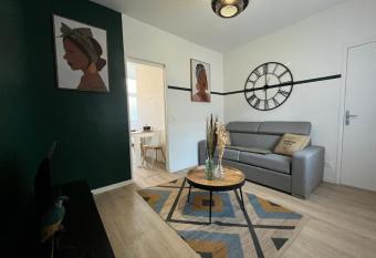 Beau F2 avec terrasse D- proche gare & universit   - plage    10 min allows 18 year olds to book a room