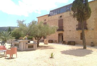 La Bodega Enoturismo Rural allows 18 year olds to book a room