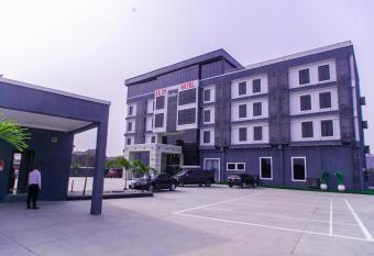 EE29 Hotel and Suites has Balcony rooms