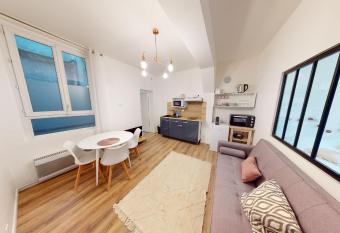 Appartement tout confort proche du centre ville 2  me   tage allows 18 year olds to book a room