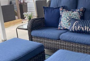 Cozy Apartment near JFK Airport allows 18 year olds to book a room