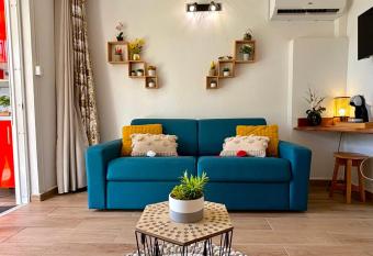 La Saranah Beach Resort - Blue Dream, Piscine allows 18 year olds to book a room