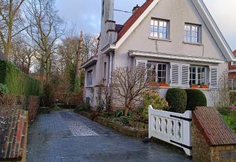 HIDDEN GEM Centre of BRUGES free PARKING has Balcony rooms