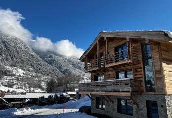 Aigle - Private Studio with ensuite, garden and patio has Balcony rooms