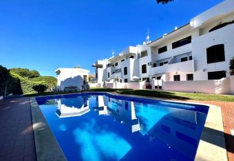 Vilamoura Brightness With Pool by Homing allows 18 year olds to book a room