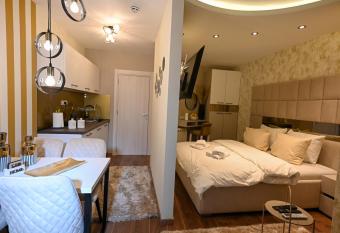 BANE APARTMANI 6 has rooms with a private hot tub