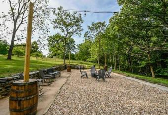 RT. 151 Winery & Brewery Trail, Fire Pit, & Hiking has Balcony rooms