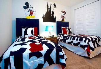 Encore 10 min Disney Game Room Private Pool Luxury has rooms with a private hot tub
