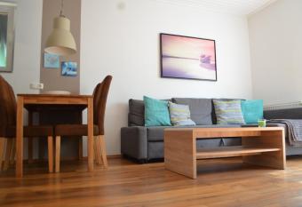 Kutter im Schiffehaus allows 18 year olds to book a room