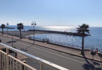 La terrazza sul mare has Balcony rooms