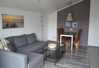 Schoner im Schiffehaus allows 18 year olds to book a room