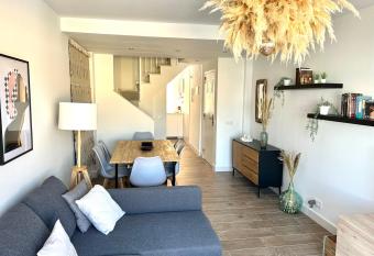 Apartamento Los Lances en Primera l  nea de playa con piscina has Balcony rooms