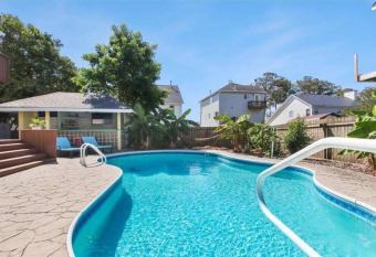 Shoreline Sanctuary has Balcony rooms