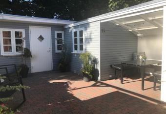 Indbydende bed & breakfast med dejlig g  rdhave has Balcony rooms