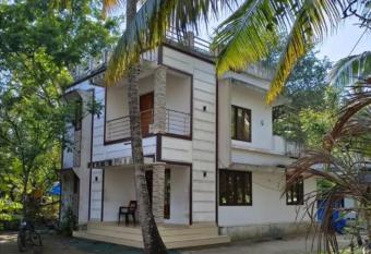 Bed & Breakfast at Silvassa has Balcony rooms