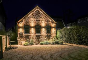 Molehill Cottage - New 2023 - EV Charger - Pets allows 18 year olds to book a room