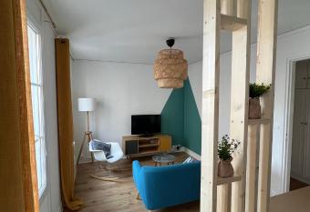 Le Havre: Joli Cocon    Danton allows 18 year olds to book a room