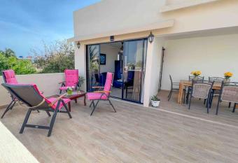 Nice Tiny House with Fabulous Terrace allows 18 year olds to book a room