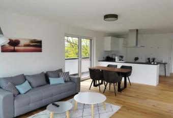 Montpensier Beau Apartement Livry has Balcony rooms