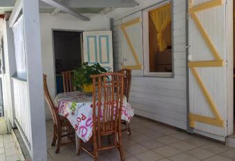 La Creoline has Balcony rooms