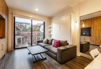 Mountain View Canyons Park City allows 18 year olds to book a room