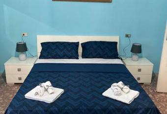 La scaletta sul mare di Pizzo [ WiFi e Disney+ ] has Balcony rooms