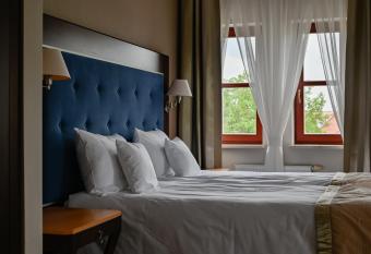 Villa Garden Dyplomat allows 18 year olds to book a room