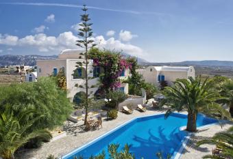 Paradise Resort has Balcony rooms