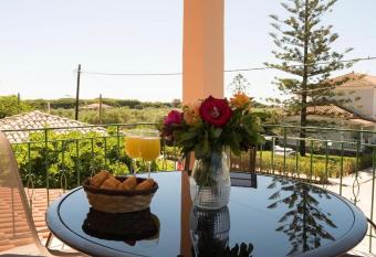 MOURIA HOUSE 2 has Balcony rooms