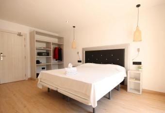 Hotel Costa Brava allows 18 year olds to book a room