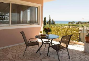 MOYRIA HOUSE 3 allows 18 year olds to book a room