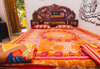 Jungle Tree hostel has Balcony rooms