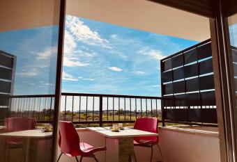 Fiera&Aeroporto House allows 18 year olds to book a room