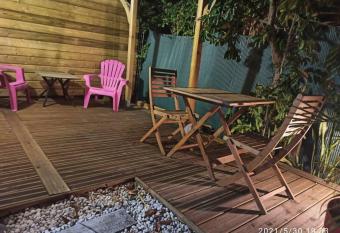 Agr  able logement, bien situ   allows 18 year olds to book a room