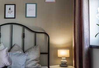 New Spacious Apartment with City View allows 18 year olds to book a room