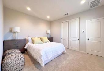 Spacious Suite w/private living room & bathroom allows 18 year olds to book a room