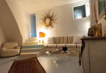 Dimora Segreta allows 18 year olds to book a room